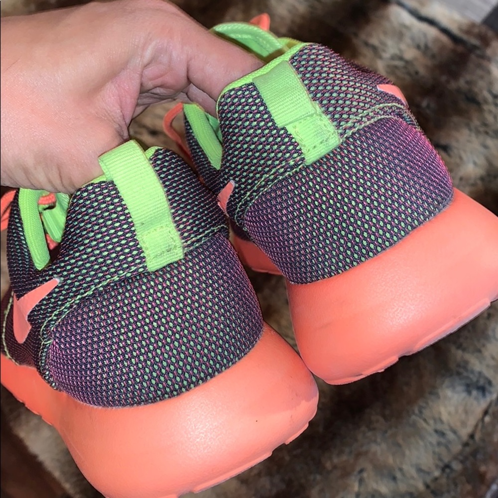 WORN ONCE: Nike Roche - Picture 3 of 4